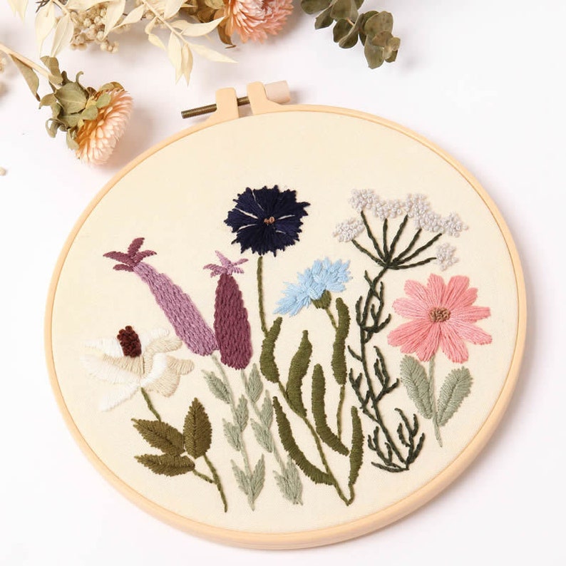 Floral Pattern - Beginner Embroidery Kit Needle Modern Art Pattern w/Hoop Thread
